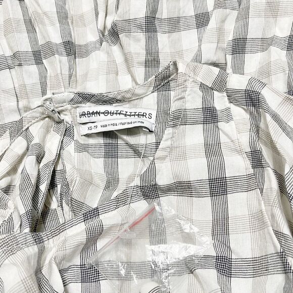 Urban Outfitters  Cody Checkered Babydoll Blouse Size XS - Picture 9 of 9